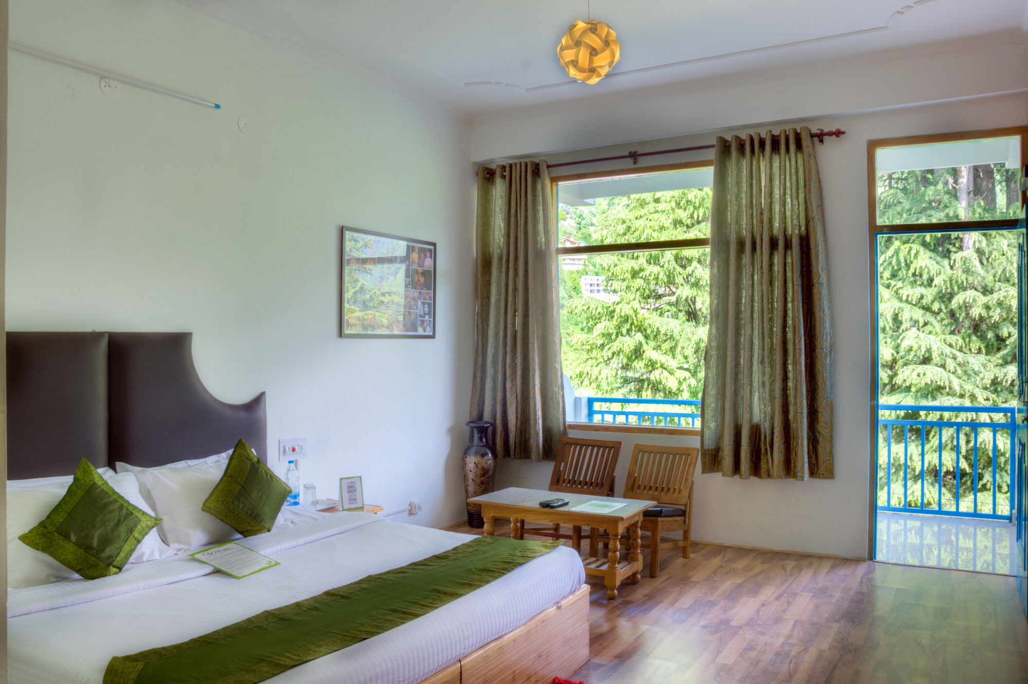 ホテル Treebo Trend Celebriti Manali Vashist エクステリア 写真