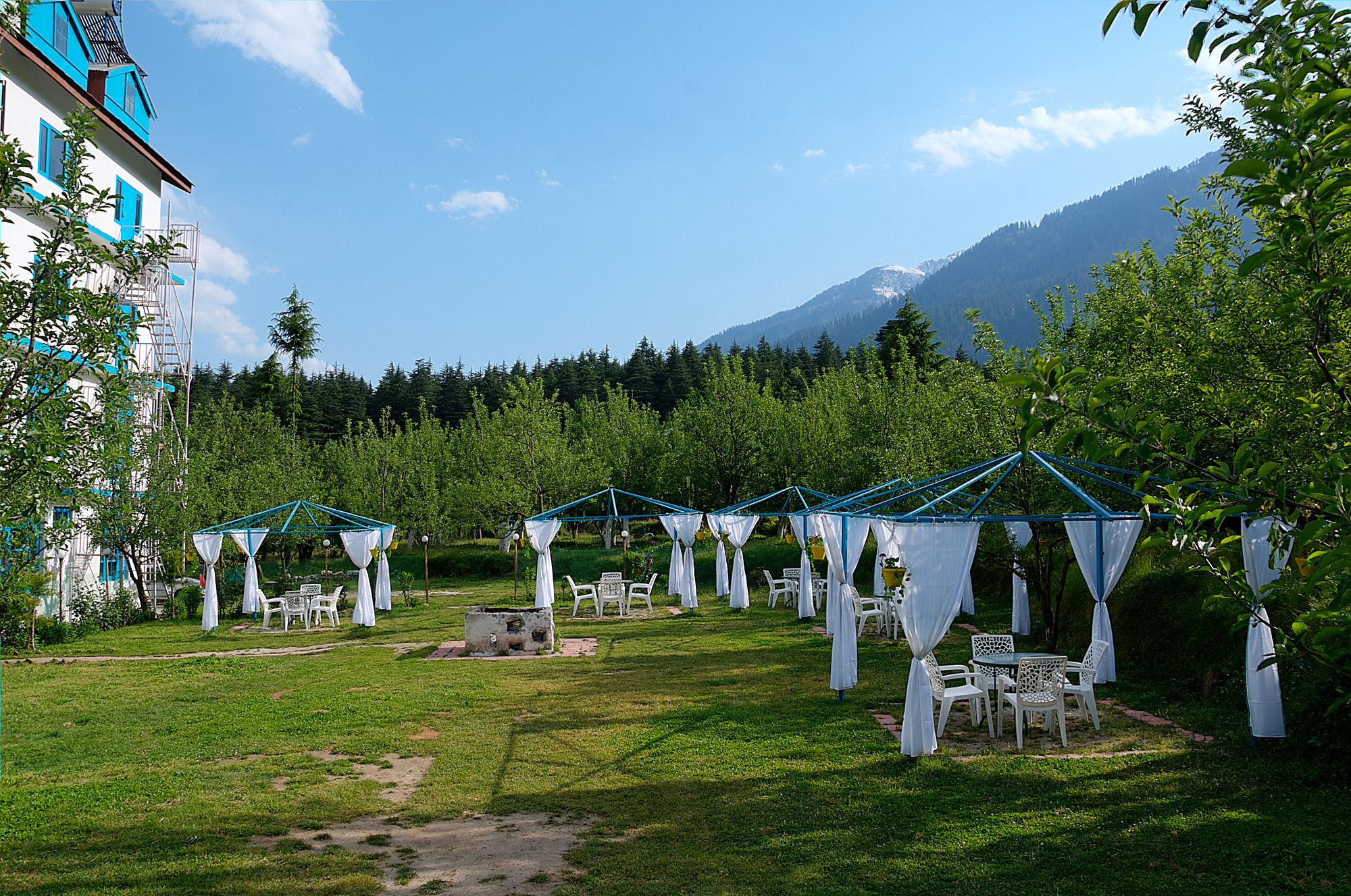ホテル Treebo Trend Celebriti Manali Vashist エクステリア 写真